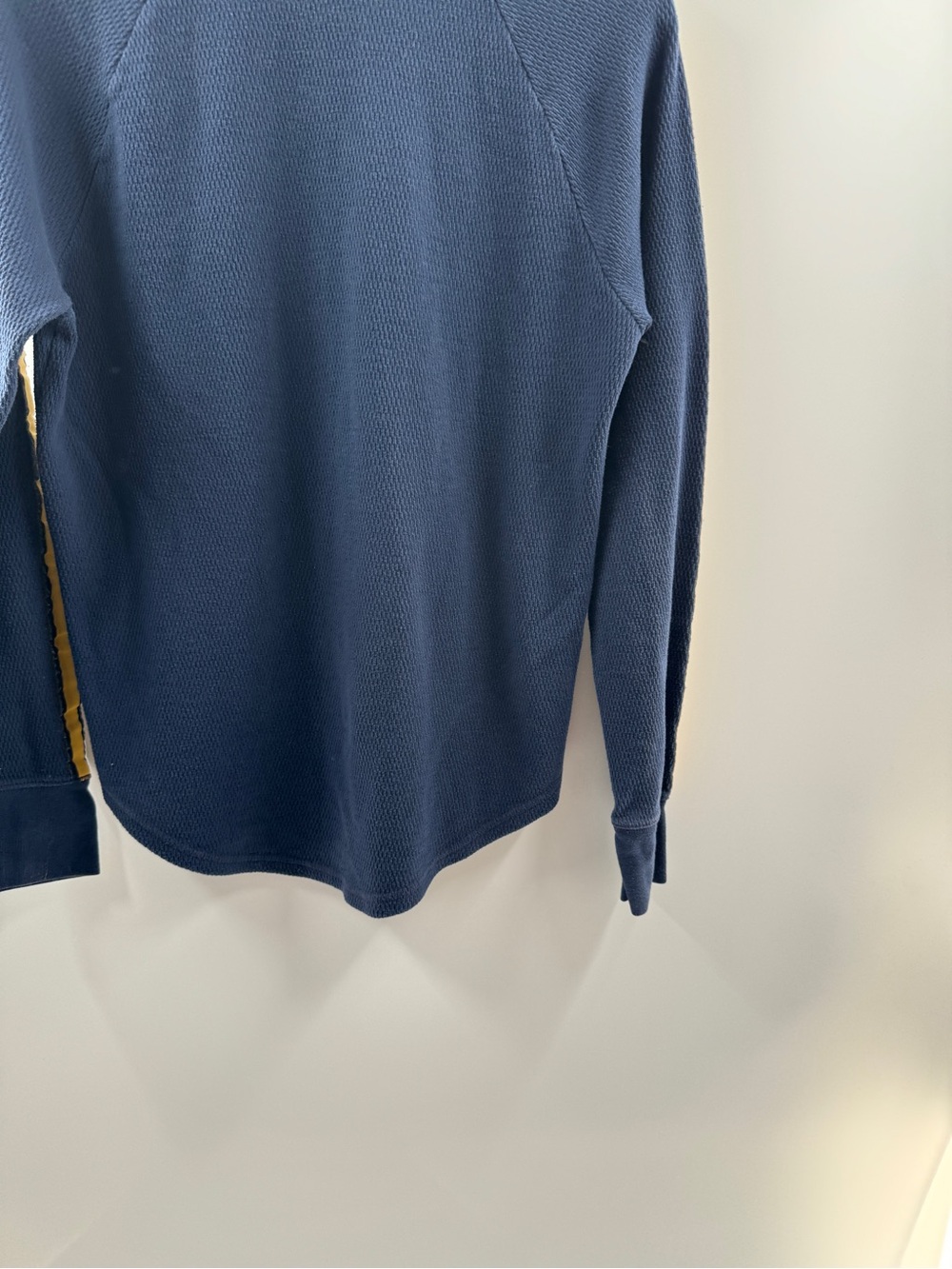 🧸 Hollister Navy Blue Yellow Stripe Waffle Knit Long Sleeve Shirt Men's Medium - Picture 8 of 9